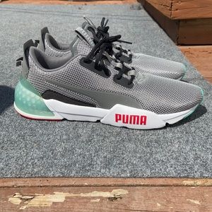 Men’s puma cell phase running shoe soft foam.